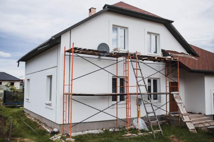 Travaux façade en cours La Roche-Blanche